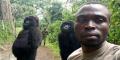 Essas fotos de gorilas fazendo pose com guardas que os protegem de caçadores vão salvar seu dia.