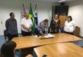 Prefeito de Araraquara assina lei que proíbe uso de fogos de artifício com barulho.