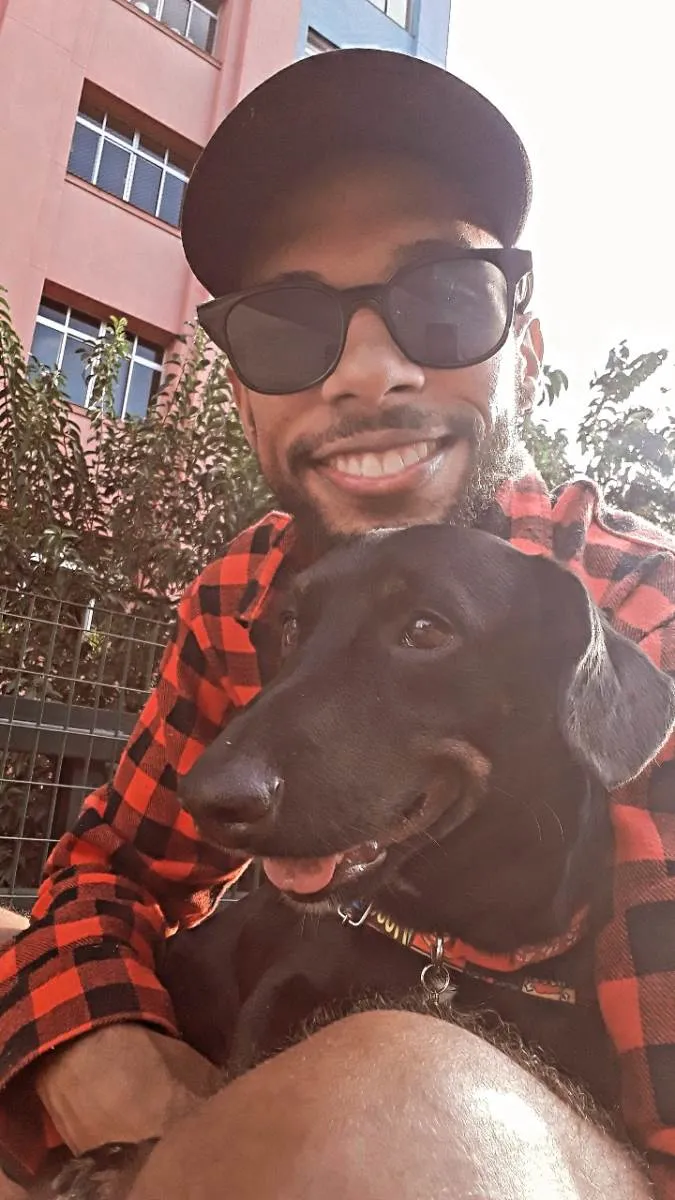 Cachorro raça Duschund idade 2 a 6 meses nome Doguinho
