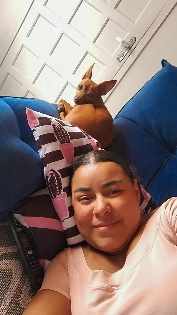 Cachorro raça Pinscher idade 6 ou mais anos nome Caramelo