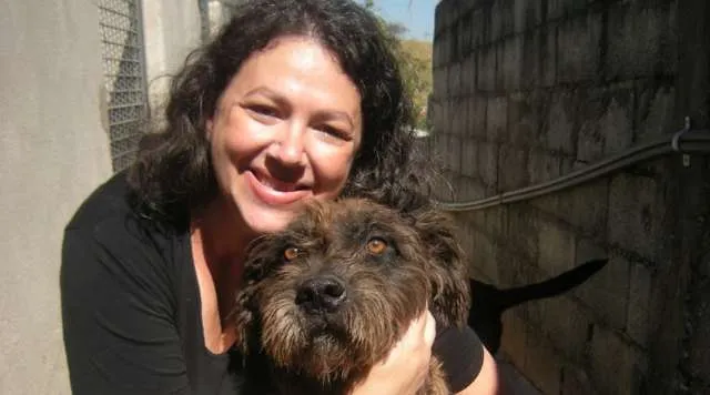 Ela criou empresa para ajudar protetores de animais abandonados