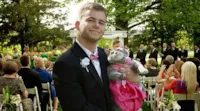 Jovem leva gata na formatura
