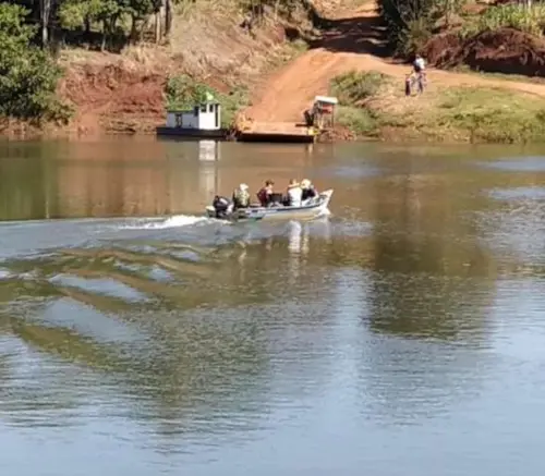 Jovem desaparece após entrar em rio para salvar cachorro em Formosa do Oeste, diz polícia