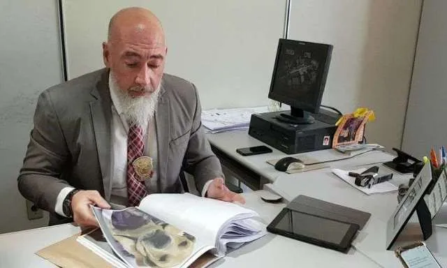 Cachorro salva a vida do dono após levar mais de 10 tiros de arma de fogo