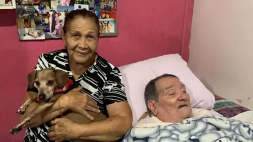 Cachorro salva casal de idosos e enfermeira de incêndio na residência