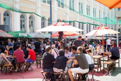 Feirinha Aproxima encerra o ano com edição especial de gastronomia, música e feira de adoção de cães em BH