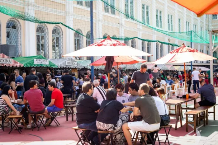 Feirinha Aproxima em BH: gastronomia, música e feira de adoção de cães. Edição especial gratuita na UniArnaldo em 15 de novembro.
