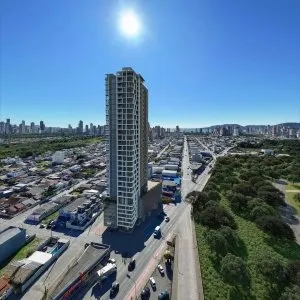 Participe do Puppy Yoga e feira de adoção no i Fashion Outlet SC em 09/11/2025. Aula com filhotes, adoção responsável, coffee break e brindes. Gratuito!