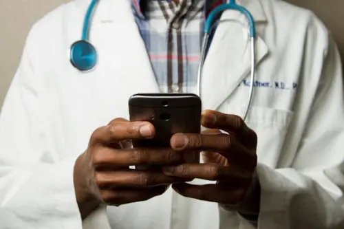 A Era da Telemedicina Veterinária: Como os Aplicativos Salvarão Vidas em 2026